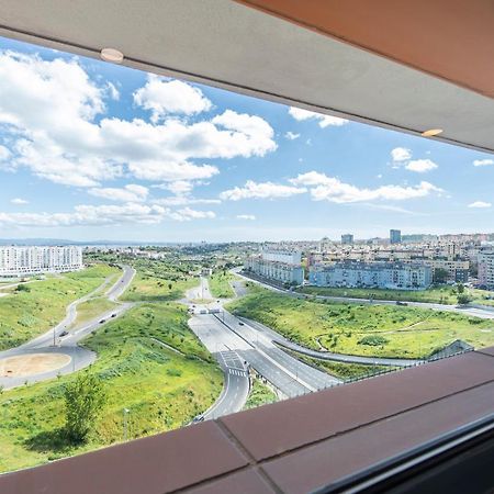 Lovelystay - Trendy 1Bdr Apartment W/ River View Лісабон Екстер'єр фото