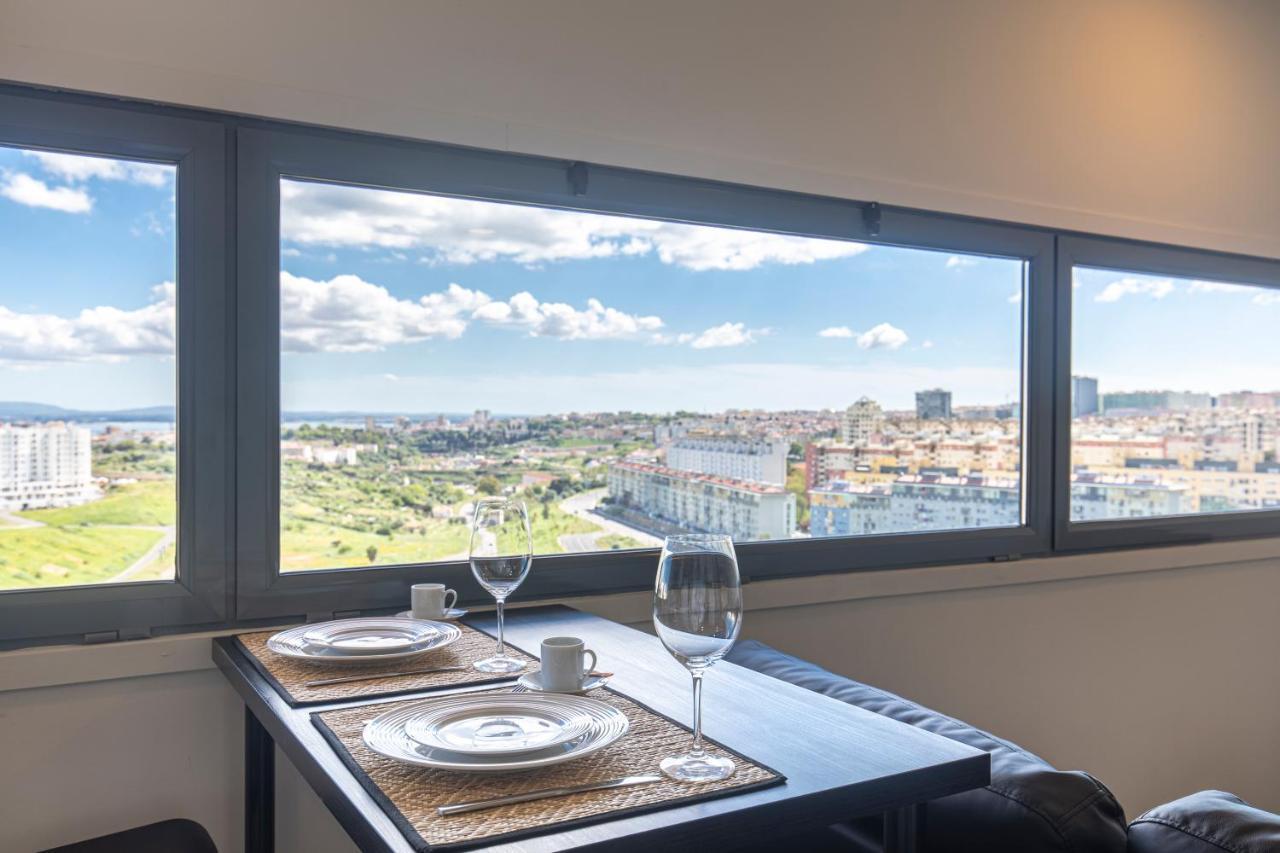 Lovelystay - Trendy 1Bdr Apartment W/ River View Лісабон Екстер'єр фото