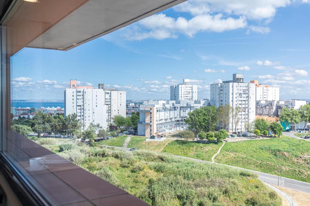 Lovelystay - Trendy 1Bdr Apartment W/ River View Лісабон Екстер'єр фото